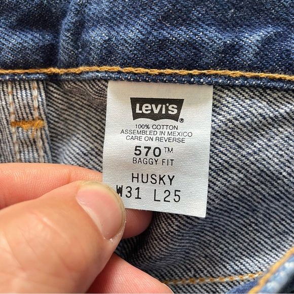 Vintage Levi’s 570 High Waist Baggy fit Jeans - Picture 10 of 12